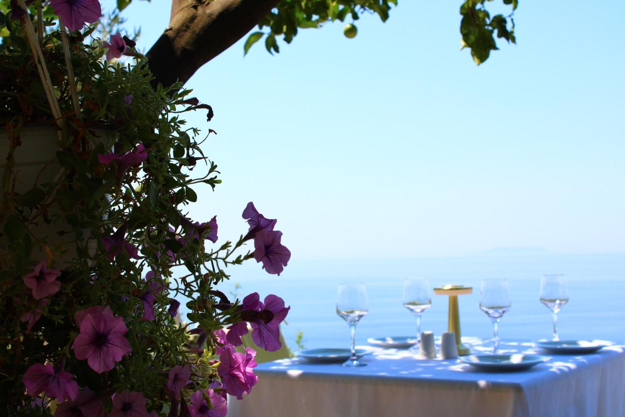 Aphrodite'S Garden Himarë Exterior foto